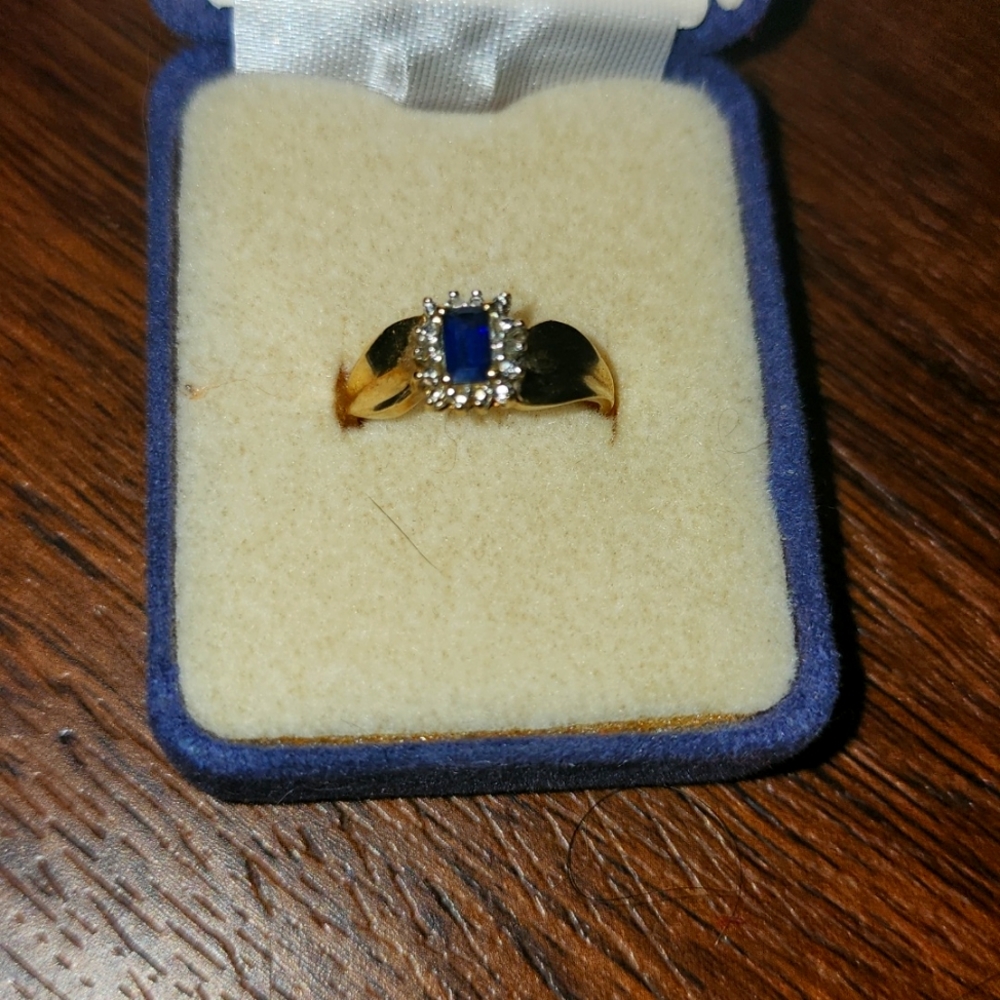 10 kt gold ring